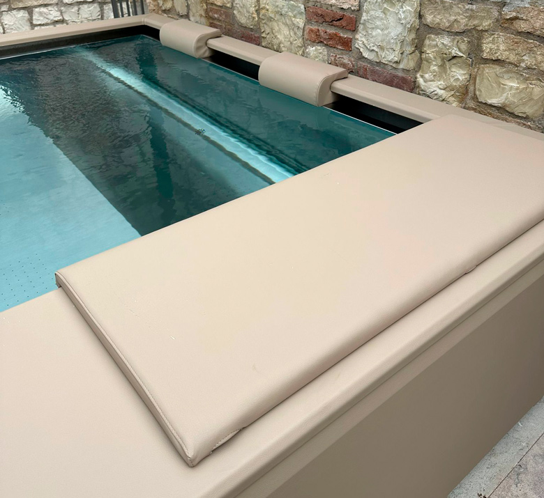 MIROIR mini-pool for the Hotel Villa Cortine